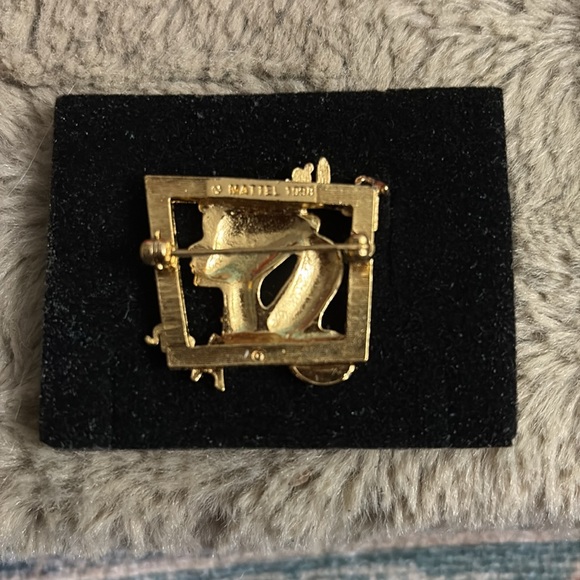 1998 Barbie Collectibles Avon Loves Barbie Pin - Picture 2 of 13